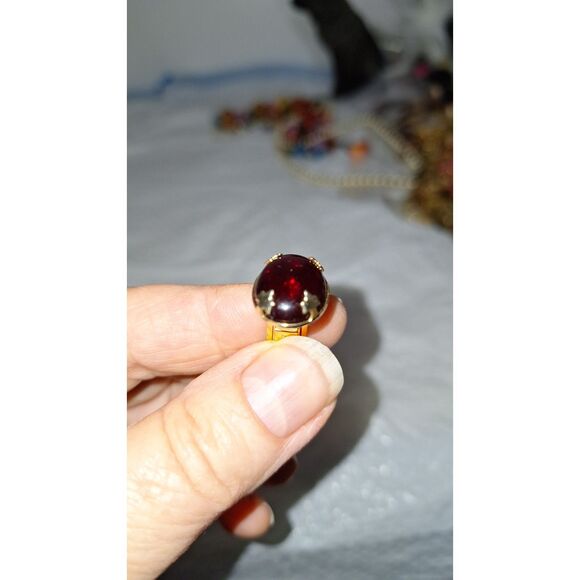 A Vintage Pair of Red Glass Men's Cufflinks Gold Tone Formal Accessories - Picture 9 of 9